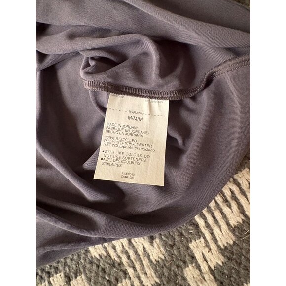 Under Armour Womens V-Neck T-Shirt Gray Size M Recycled Polyester Lightweight Ac - Picture 3 of 4